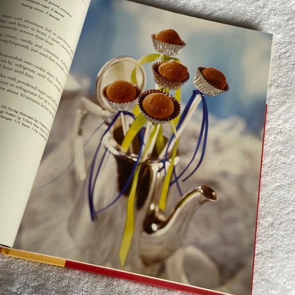 Betty Crocker Celebrate! Book,  A Year-Round Guide to Holiday Food and Fun 2004 - Picture 4 of 15